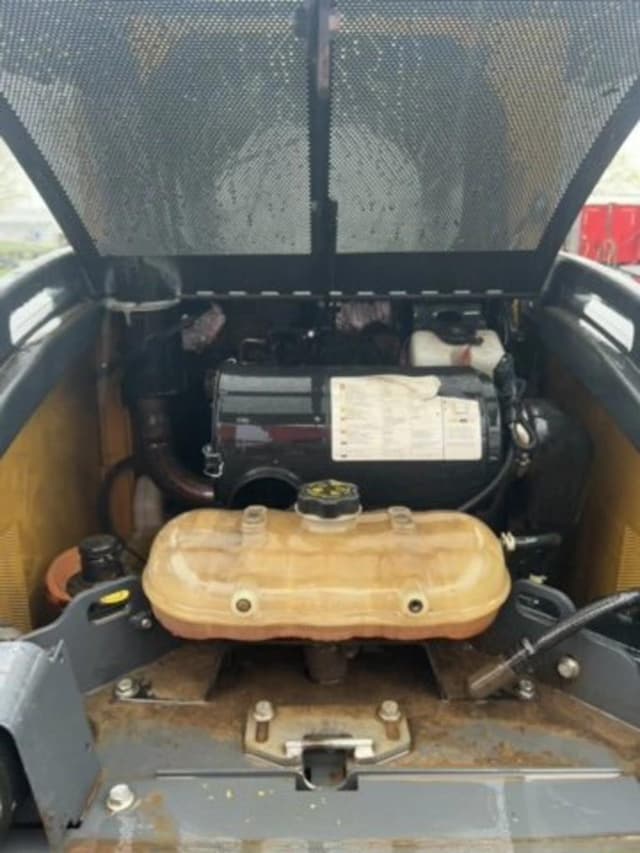 Image of John Deere 329E equipment image 4