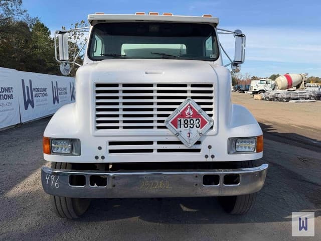 Image of International 8100 equipment image 1