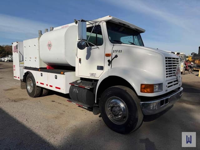 Image of International 8100 equipment image 2