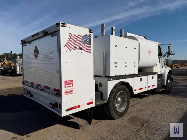 Image of International 8100 equipment image 3