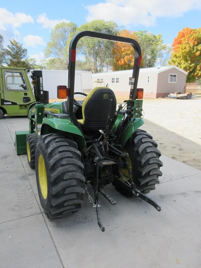 Image of John Deere 3032E equipment image 3