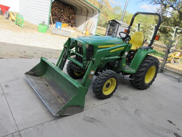 Image of John Deere 3032E equipment image 4