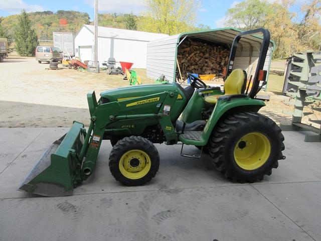 Image of John Deere 3032E equipment image 2