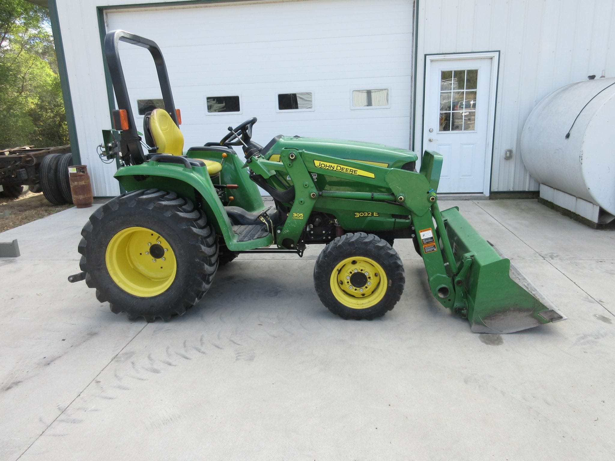 Main image John Deere 3032E