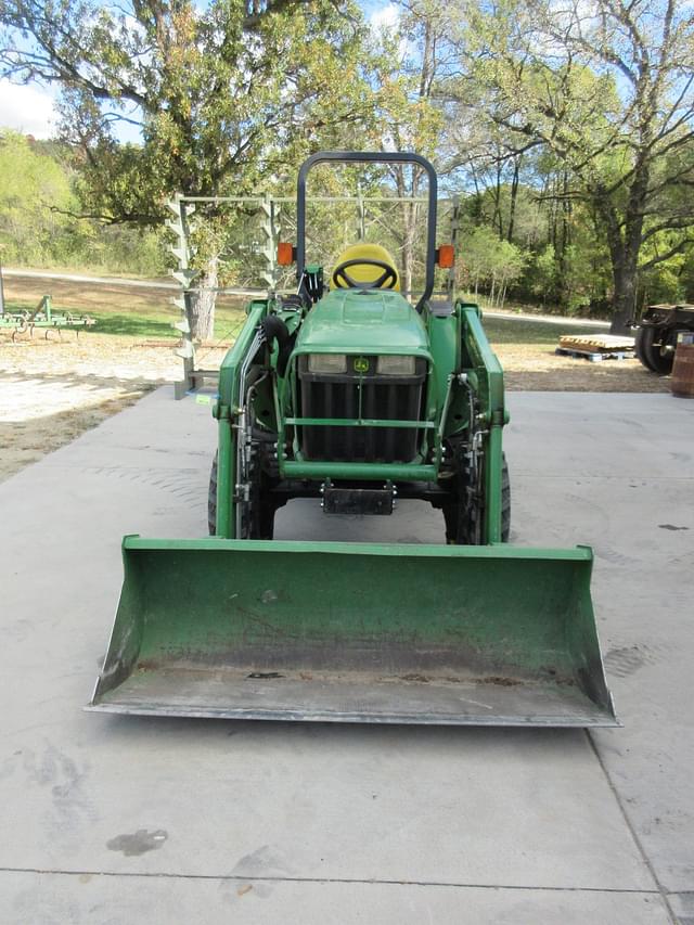 Image of John Deere 3032E equipment image 1