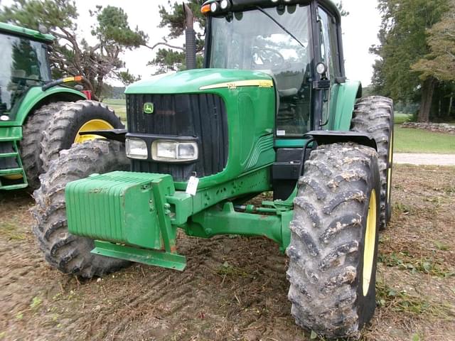 Image of John Deere 7520 equipment image 1