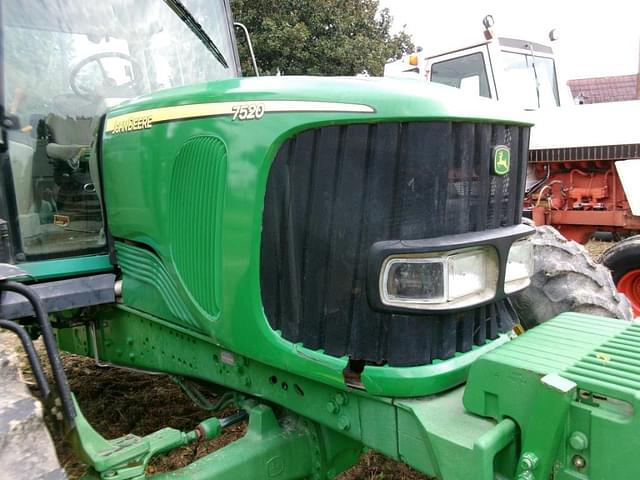 Image of John Deere 7520 equipment image 3