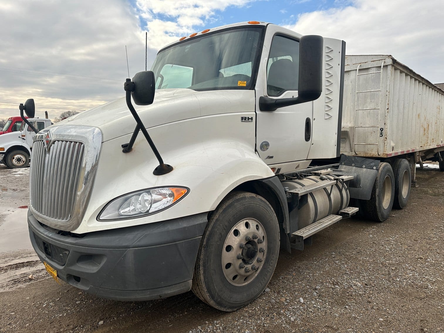 2018 International RH613 Equipment Image0