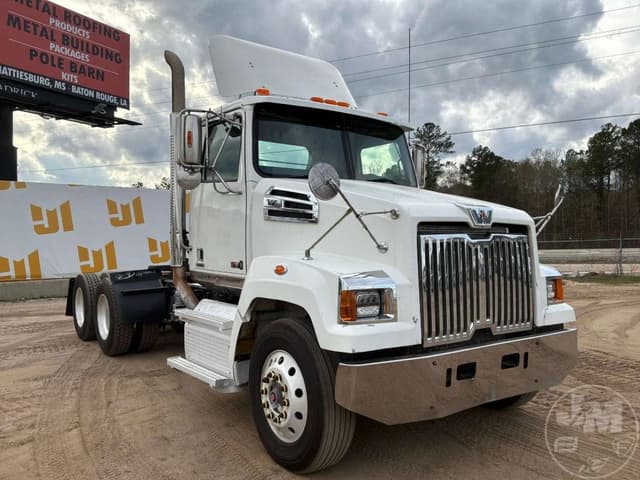 Image of Western Star 4700 equipment image 2