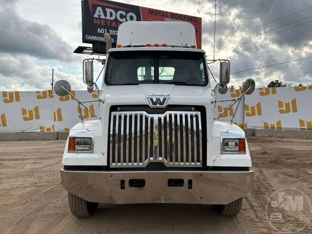 Image of Western Star 4700 equipment image 1