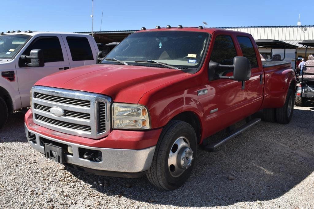 2005 Ford F-350 Equipment Image0