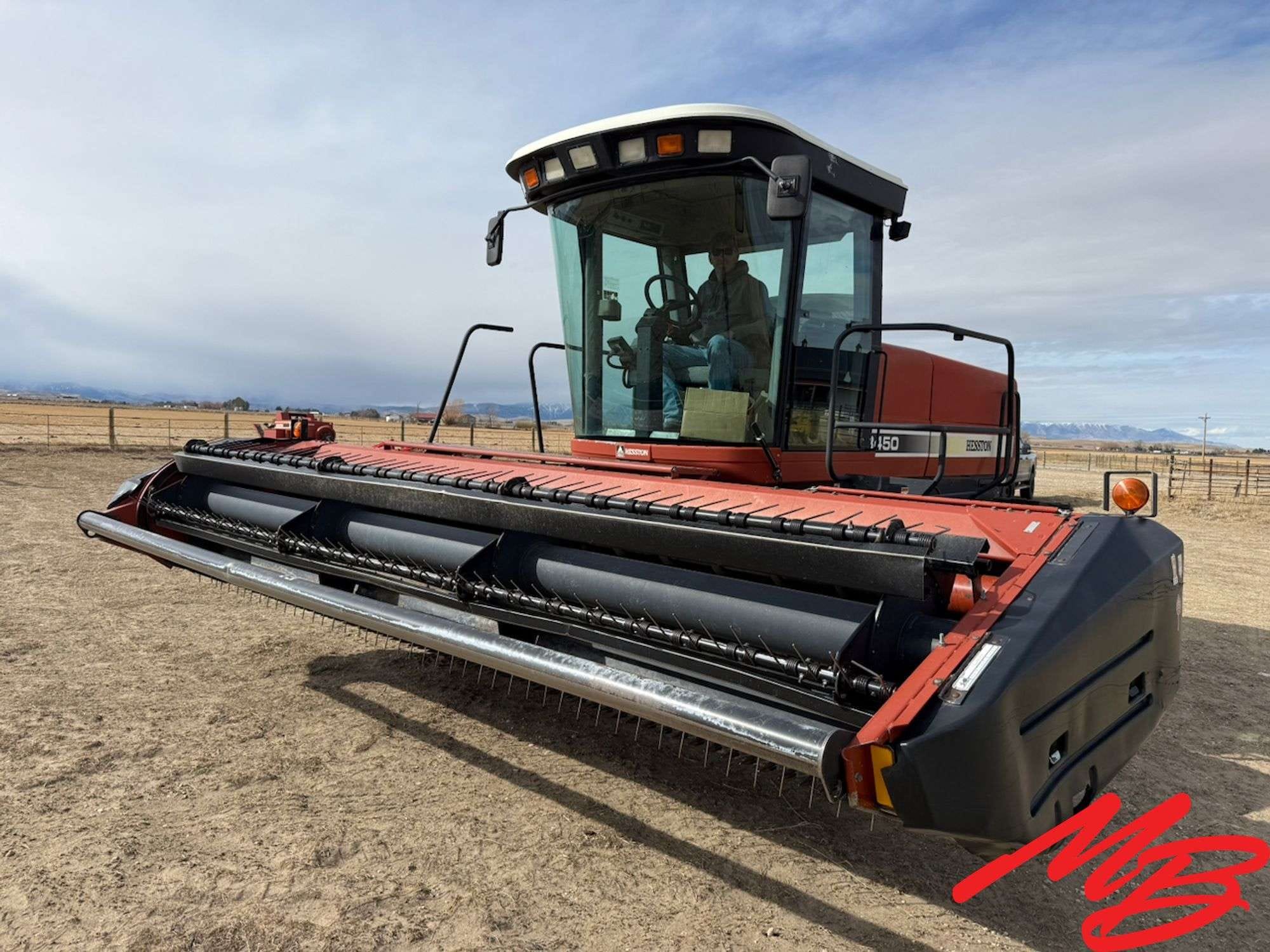 Hesston 8450 Equipment Image0