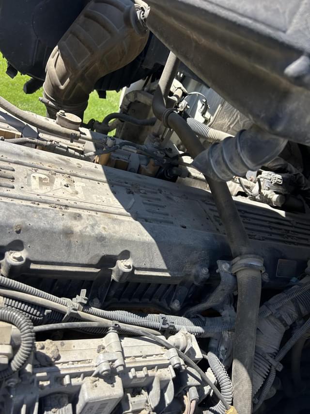 Image of Caterpillar CT660 equipment image 4