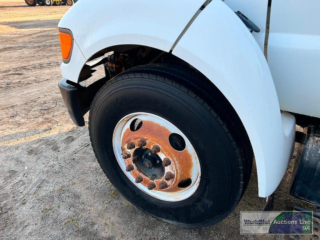 Main image Ford F-650 38