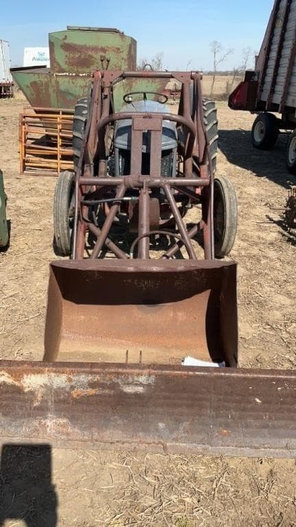 Image of Ford 9N equipment image 1