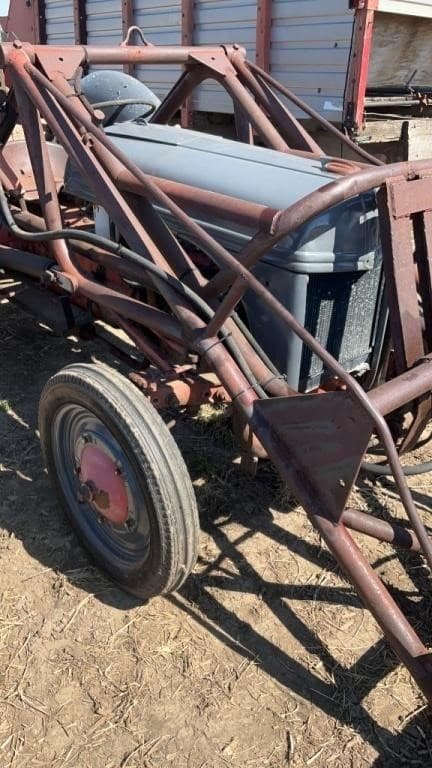 Image of Ford 9N equipment image 3