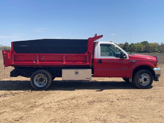 Image of Ford F-450 equipment image 4