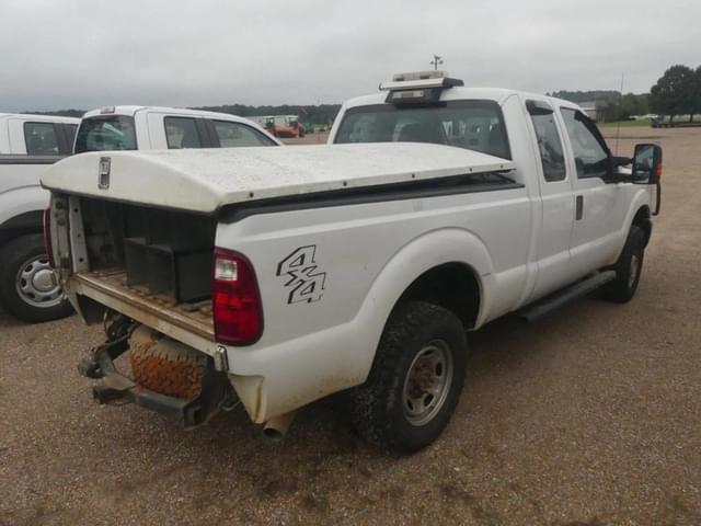 Image of Ford F-250 equipment image 2