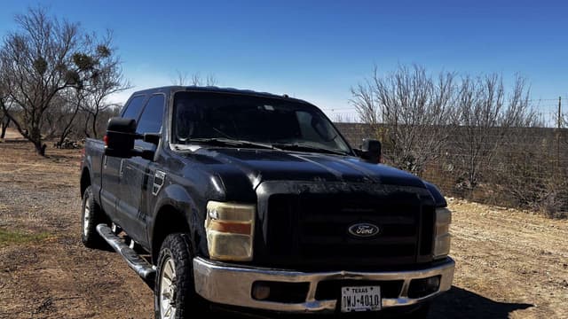 Image of Ford F-250 equipment image 2