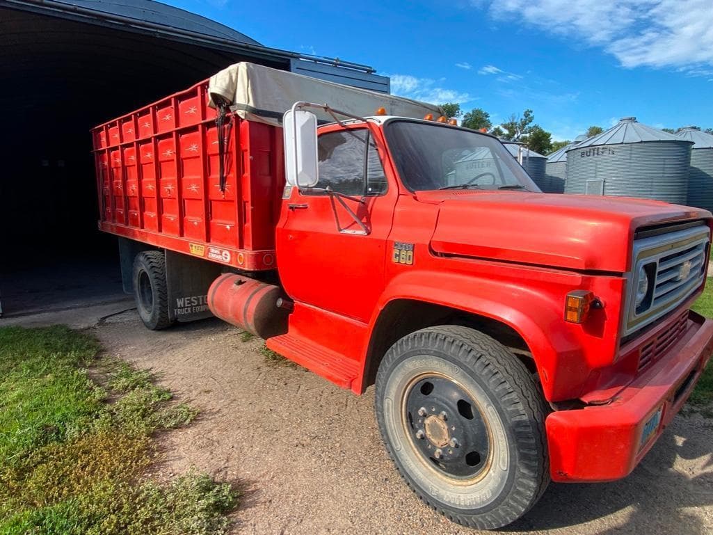 Tractor Zoom - 1976 Chevrolet C60