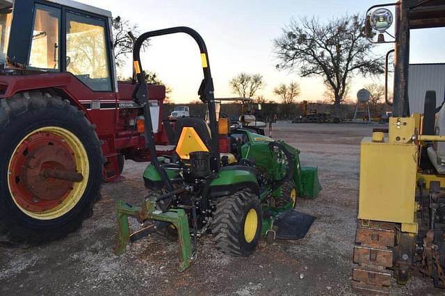 Image of John Deere 1025R equipment image 3