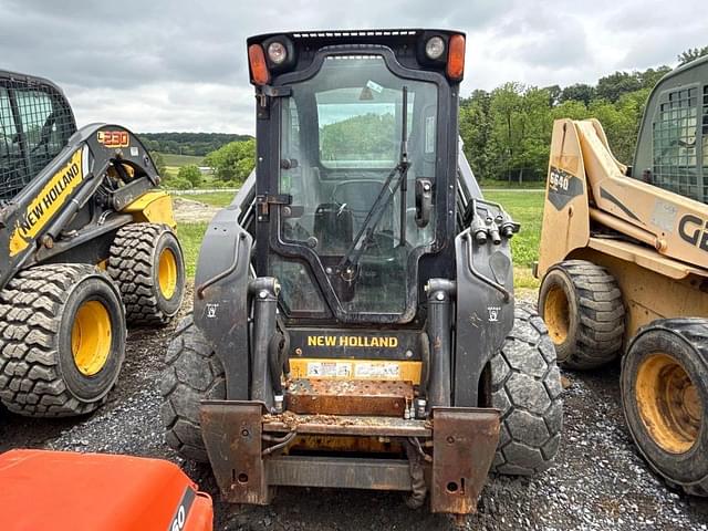 Image of New Holland L228 equipment image 2