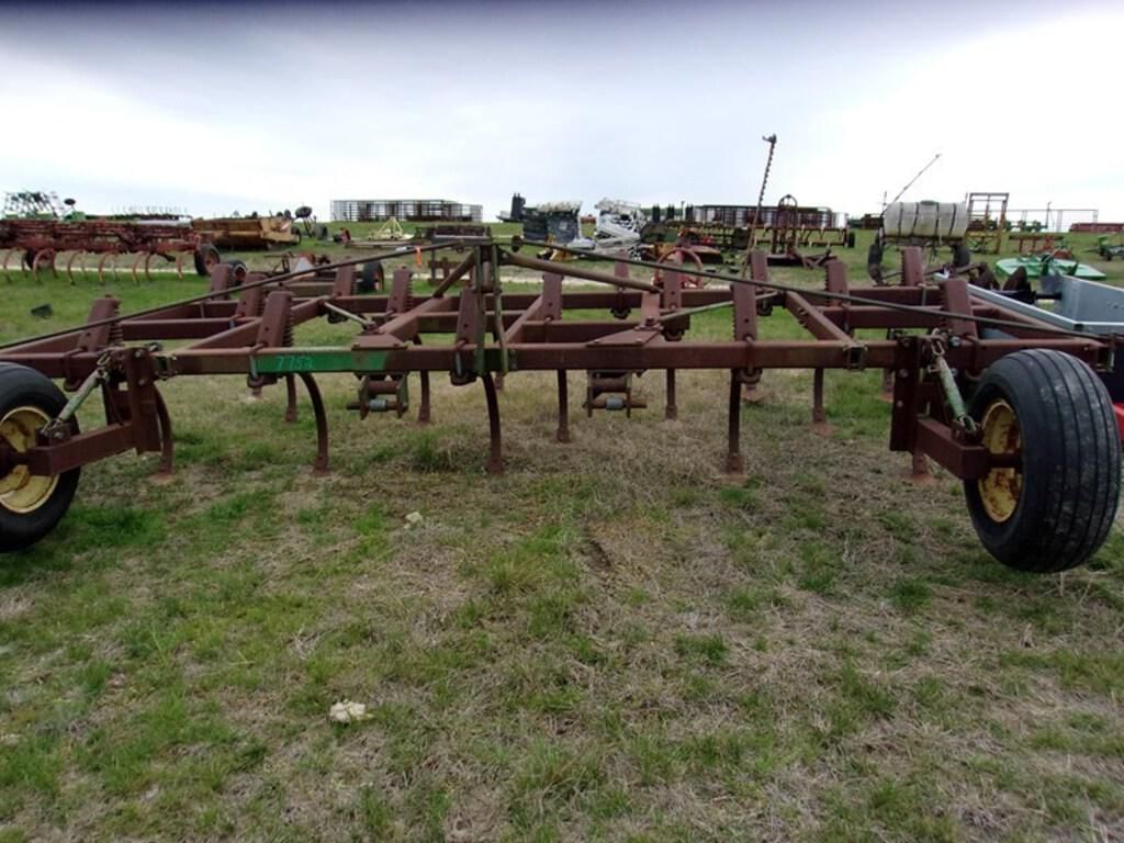 Main image John Deere 610