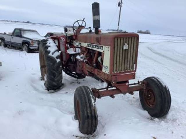 Image of Farmall 706 equipment image 1