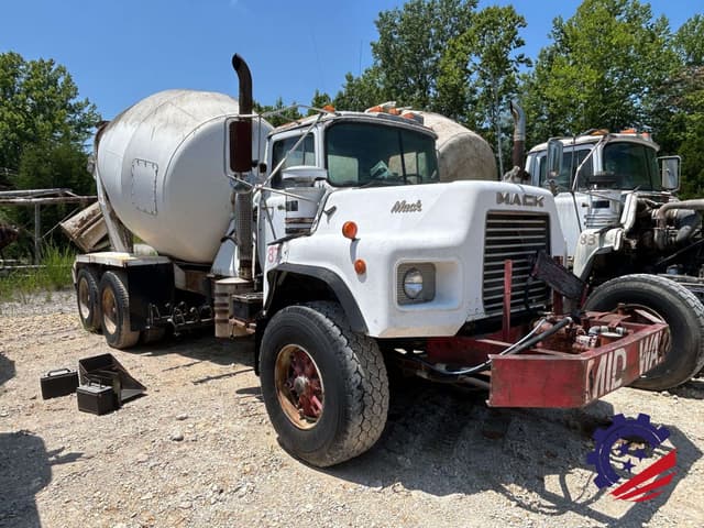 Image of Mack DM600 equipment image 3