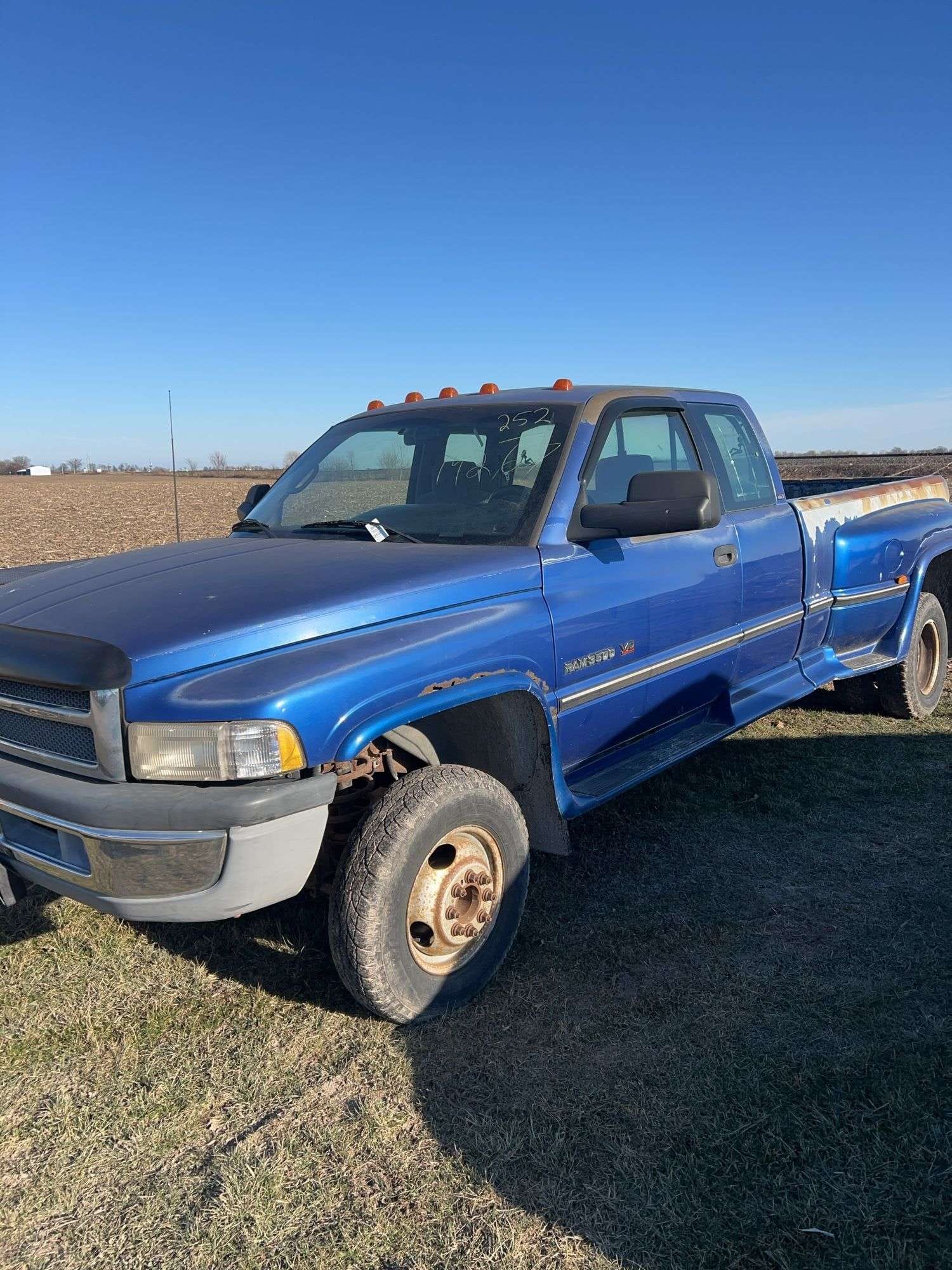 1996 Dodge Ram 3500 Equipment Image0