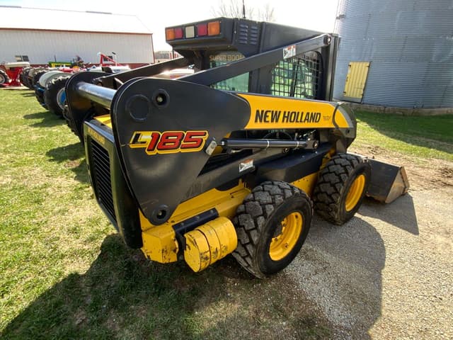 Image of New Holland L185 equipment image 3