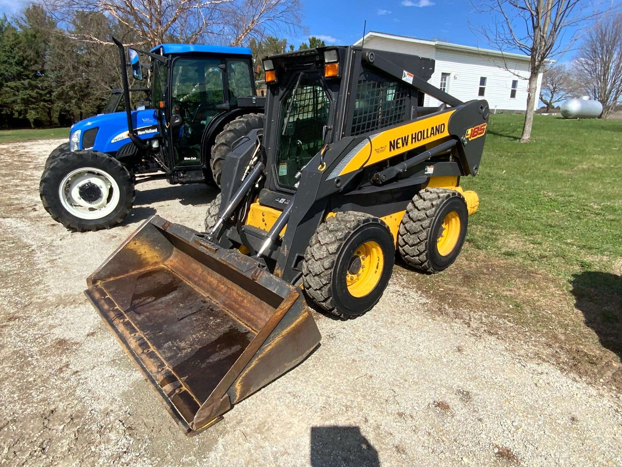 2007 New Holland L185 Equipment Image0