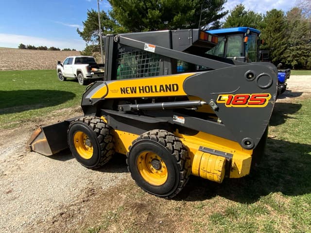 Image of New Holland L185 equipment image 1