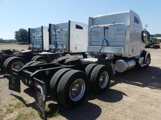 Image of Kenworth T680 equipment image 2