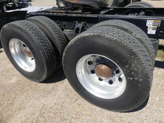 Image of Kenworth T680 equipment image 4