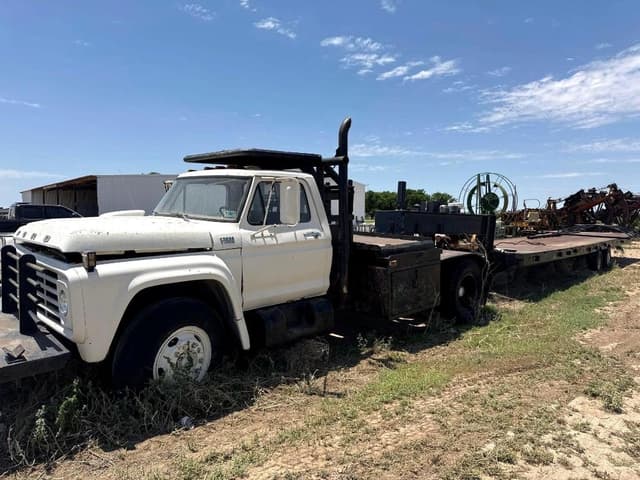 Image of Ford F-700 equipment image 1