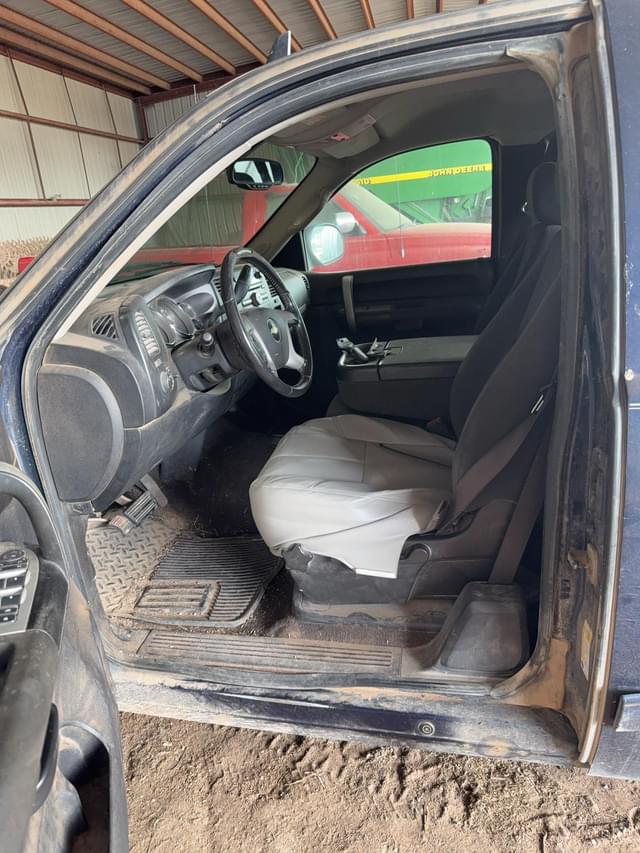 Image of Chevrolet Silverado equipment image 1