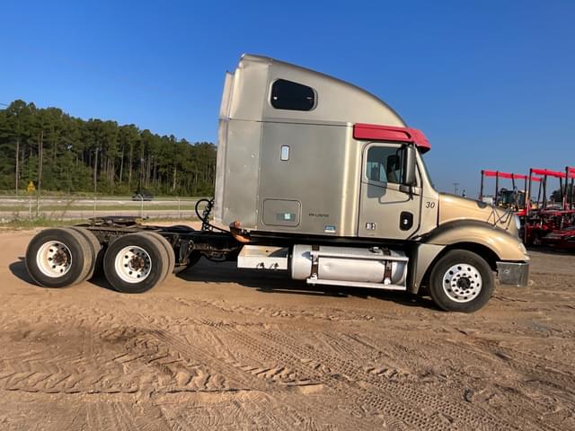 Image of Freightliner Columbia equipment image 3