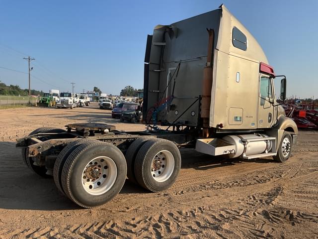Image of Freightliner Columbia equipment image 4