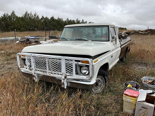 Image of Ford F-150 equipment image 2