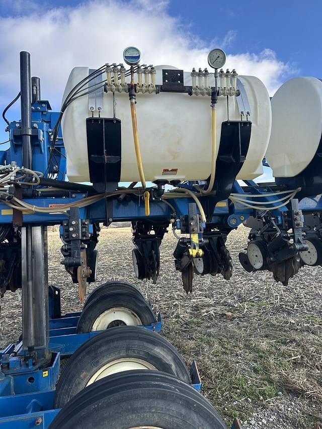 Image of Kinze 3600 equipment image 2