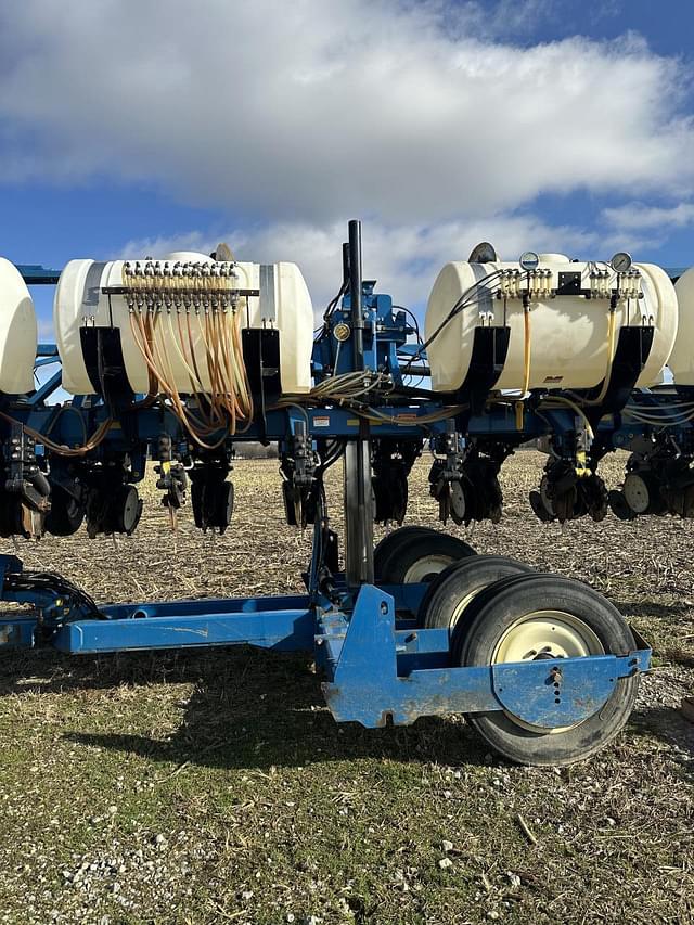 Image of Kinze 3600 equipment image 1