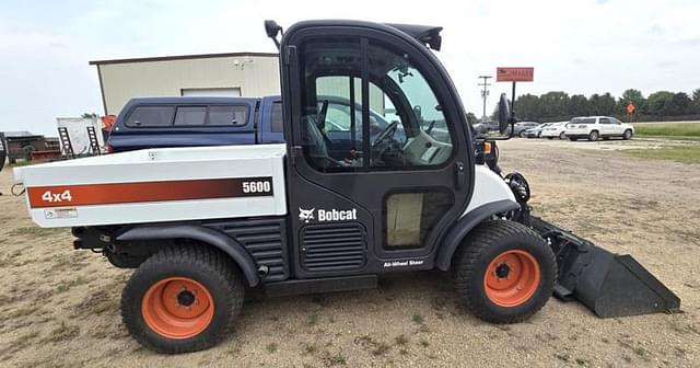 Image of Bobcat Toolcat 5600 equipment image 2