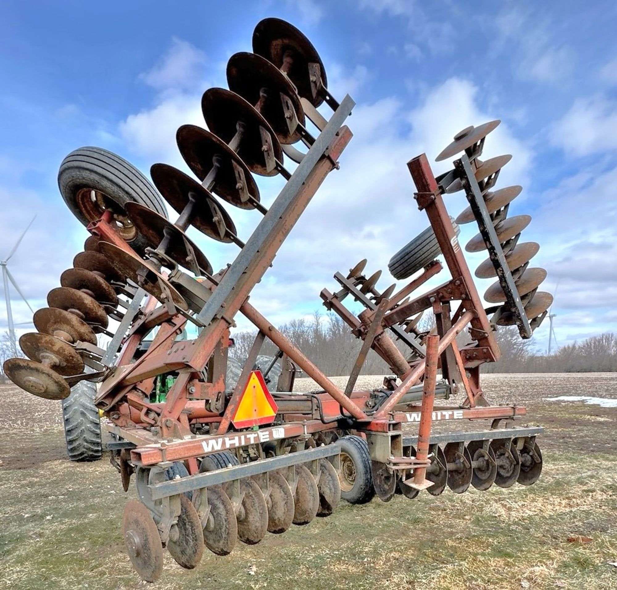 White 271 Equipment Image0