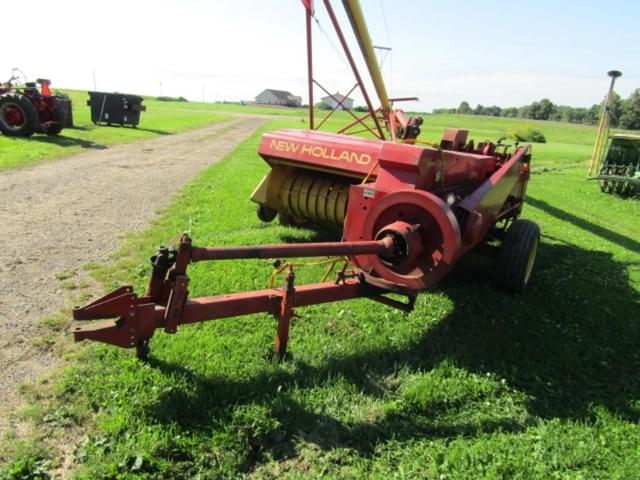 Image of New Holland Hayliner 273 equipment image 2