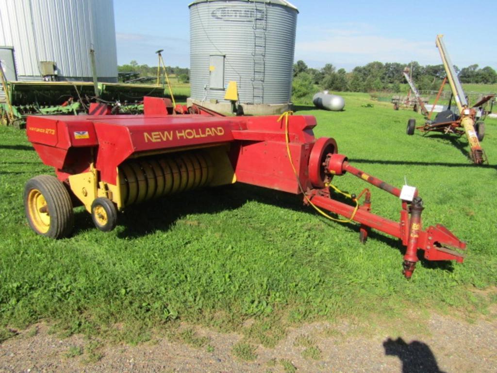 Image of New Holland Hayliner 273 Primary image