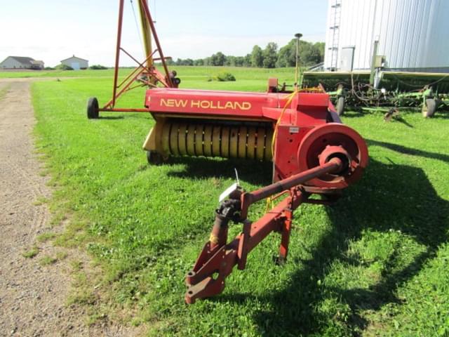 Image of New Holland Hayliner 273 equipment image 1