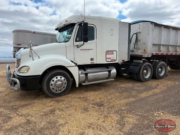 Main image Freightliner Columbia 120