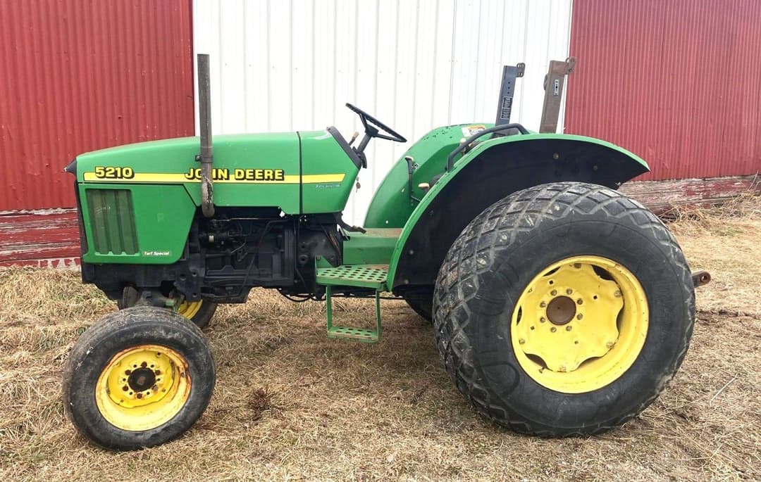 Image of John Deere 5210 Image 1