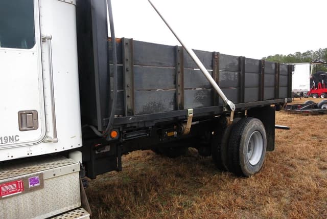 Image of Kenworth T-300 equipment image 4